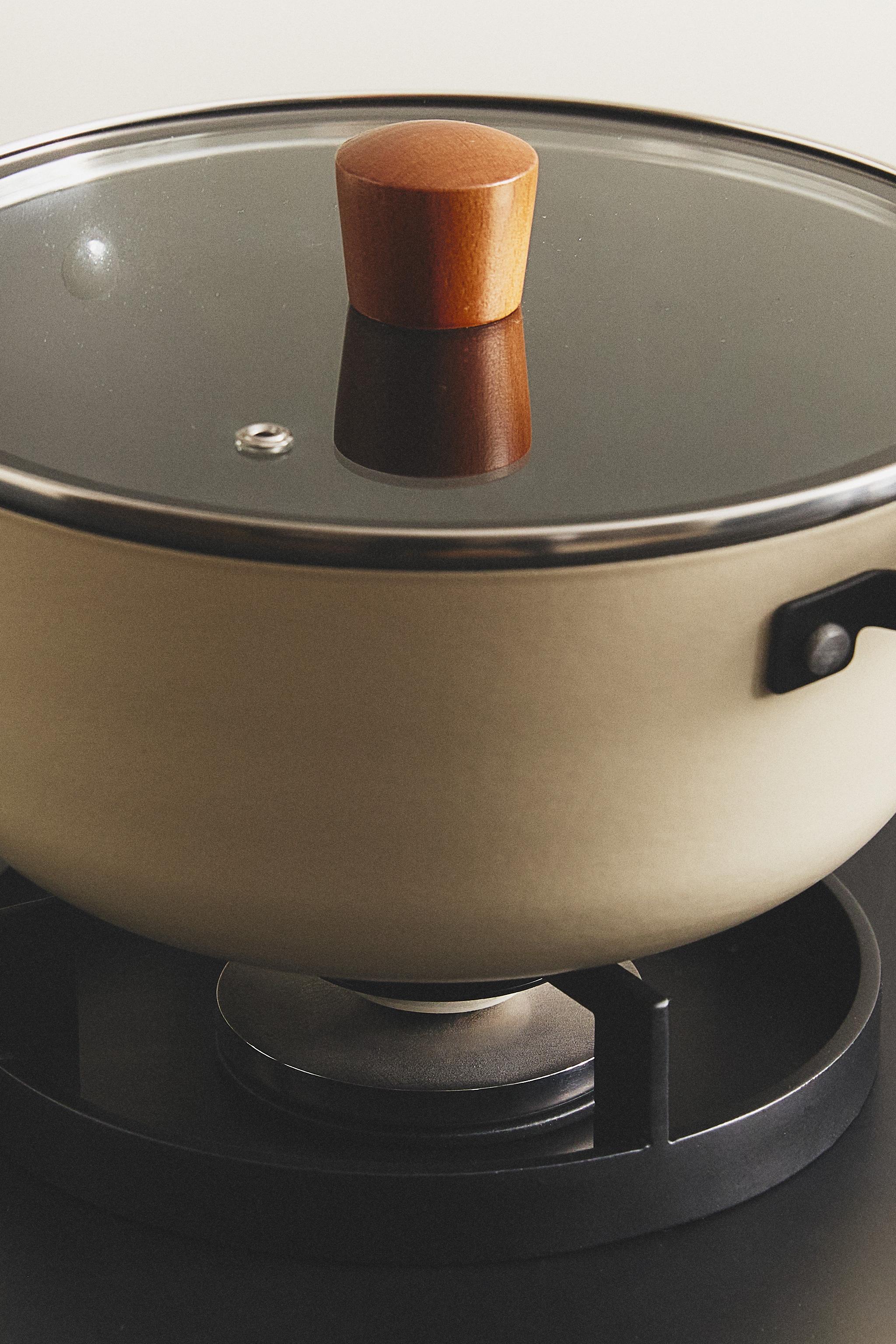 IRON POT WITH LID